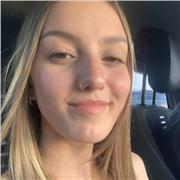 Comprensiva, responsabile, paziente, solare, duttile, aiuto ai bambini